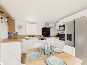 Fridge, microwave, oven, dishwasher - Shared heated swimming pool, 2 adults 2 children (Saint-Gilles-Croix-de-Vie)