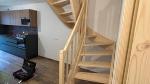 A wooden staircase in a residential interior. - New apartment in Val di Sole, close to ski slopes and bike trails (Trentino-Alto Adige)