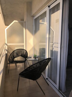 Apartment | Property grounds - Apartment in Ostend With Terrace, Pool (Torroella de Montgrí)