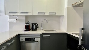 Apartment | Private kitchen - Apartment in Ostend With Terrace, Pool (Torroella de Montgrí)