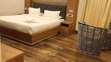 Individually furnished, desk, laptop workspace, free WiFi