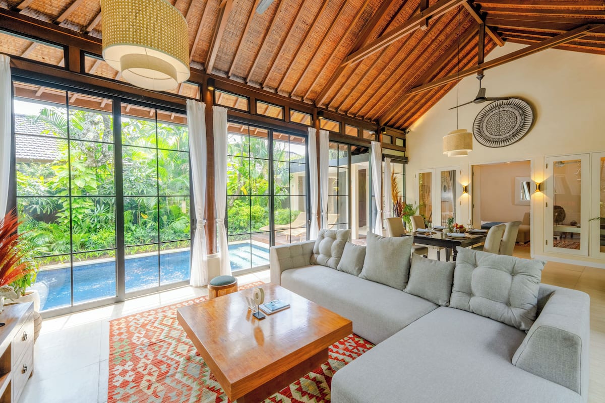 Deluxe Villa | Living area