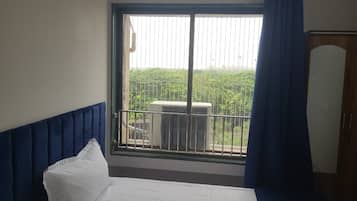 1 habitación, tabla de planchar con plancha, wifi gratis y ropa de cama