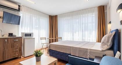 Stylish 3rd-Floor Studio - Fully Equipped - Fast WiFi & AC