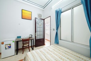 Iron/ironing board, WiFi, bed sheets