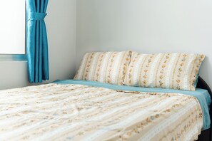 1 slaapkamer, een strijkplank/strijkijzer, wifi, beddengoed