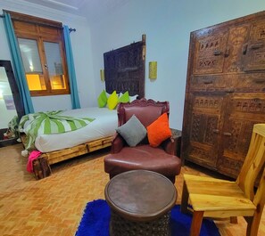 Iron/ironing board, free WiFi, bed sheets