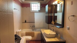 Bidet, towels, toilet paper - Azure Nature Villa , Sea & Nature Relax (Volos)