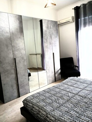 House of Aisha B&B, exclusive use apartment with free parking and wifi