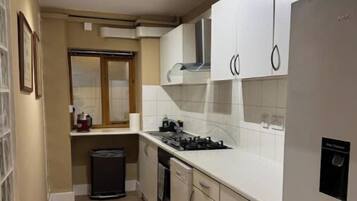 Horno, placa de cocina y lavavajillas