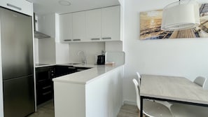 Private kitchen - Apartment Near Baix Ter Natural Park (Torroella de Montgrí)