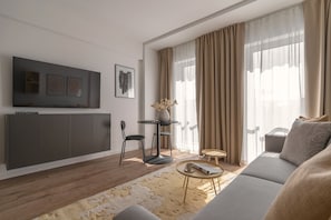 Individually decorated, blackout curtains, iron/ironing board, free WiFi