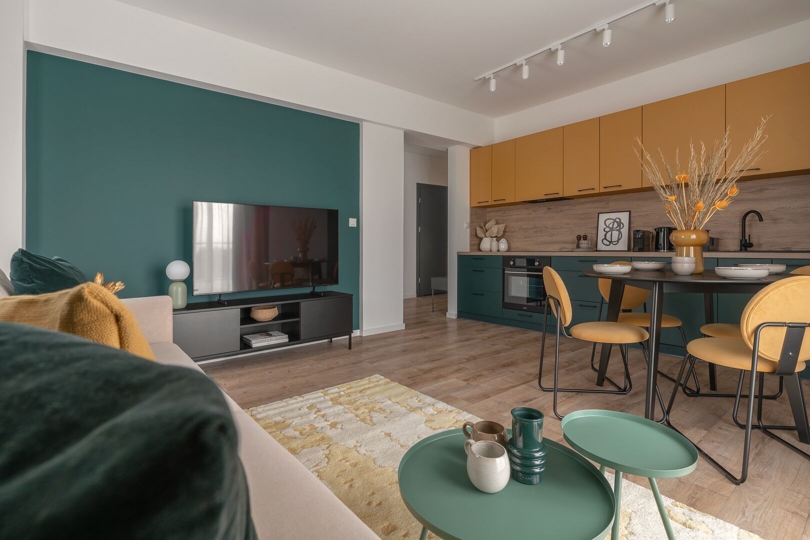 Suite | Individually decorated, blackout drapes, iron/ironing board, free WiFi