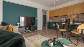 Suite | Individually decorated, blackout drapes, iron/ironing board, free WiFi