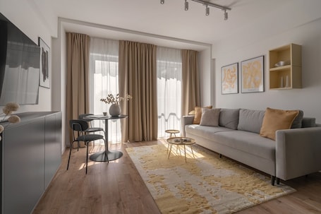 Studio Suite | Individually decorated, blackout drapes, iron/ironing board, free WiFi