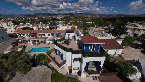 Penthouse with Rooftop & Mountain View - Between Sea, Nature & Relaxation