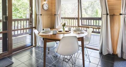 Magnolia Lodge - Cosy Lodge for Two! (infants welcome)