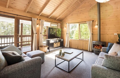 Magnolia Lodge - Cosy Lodge for Two! (infants welcome)