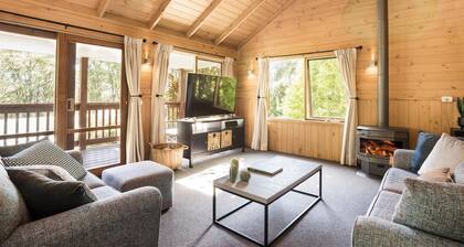 Magnolia Lodge - Cosy Lodge for Two! (infants welcome)