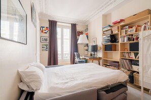 2 bedrooms, WiFi, bed sheets