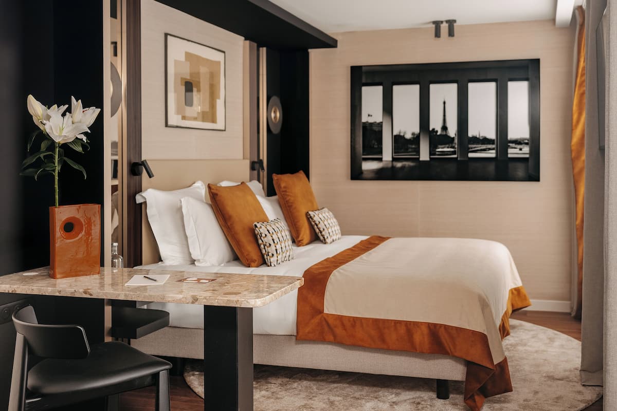 Premium Double Room | Iron/ironing board, free WiFi