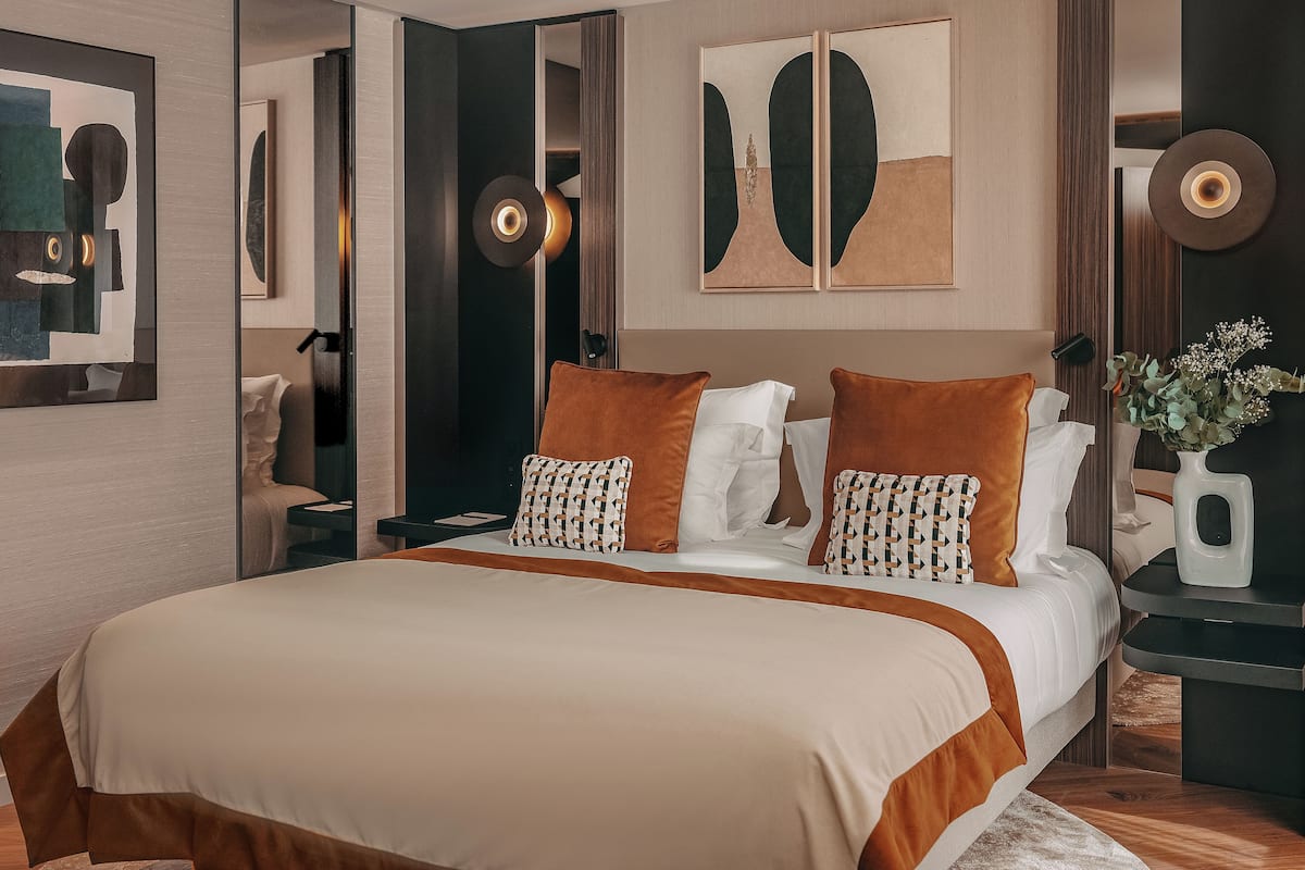Deluxe Double Room | Iron/ironing board, free WiFi