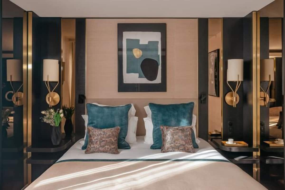 Seprai premium, brankas, meja kerja, dan ruang kerja ramah laptop