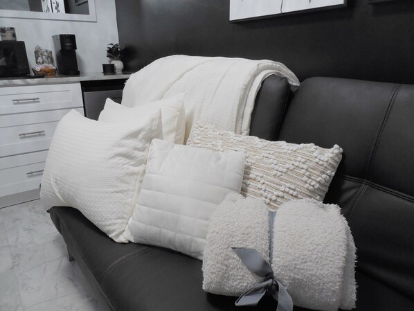 Escriptori i roba de llit 