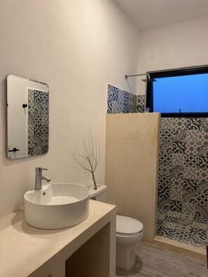 石鹸、トイレットペーパー
