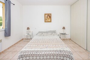 4 chambres, fer et planche à repasser, lit parapluie, Wi-Fi gratuit