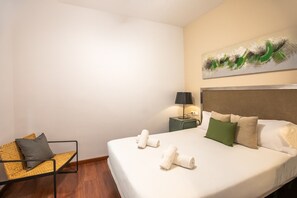 2 slaapkamers, een strijkplank/strijkijzer, gratis wifi, beddengoed