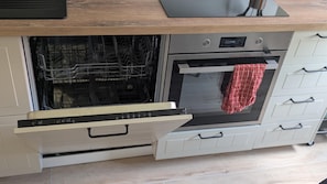 Réfrigérateur, lave-vaisselle, grille-pain