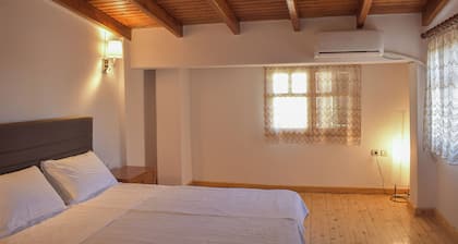 Quiet Wood-Style Maisonette