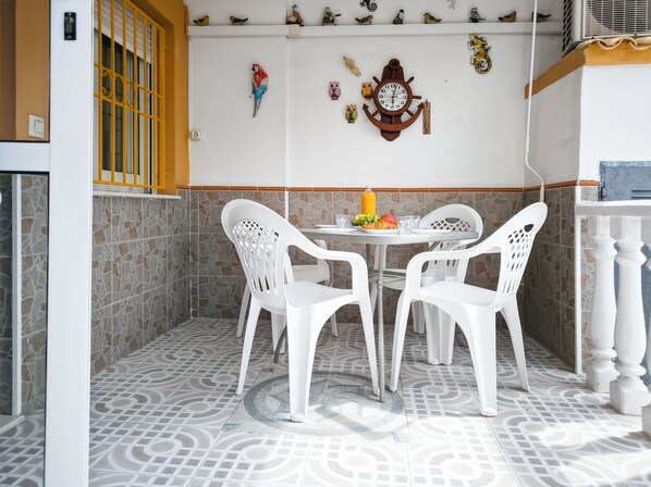 洋房, 2 間臥室, 吸煙房, 庭院 | 餐廳