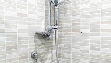 Quadruple Room | Bathroom | Shower, free toiletries, hair dryer, towels