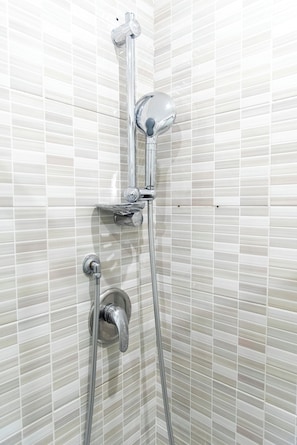 Quadruple Room | Bathroom