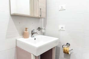 Quadruple Room | Bathroom