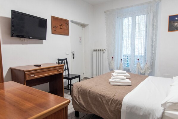 Chambre double ou avec lits jumeaux | Fer et planche à repasser, accès au Wi-Fi (inclus)