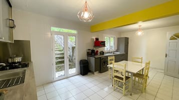 Fridge, microwave, dishwasher