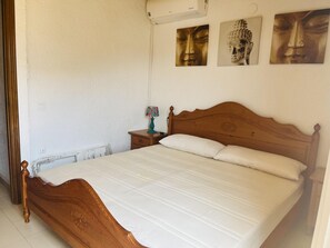 2 bedrooms, WiFi, bed sheets