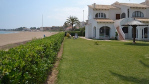 Unclassified image, 5 of 22, button - Seafront Apartment in Denia with Wi-Fi, Garden & Pool (Denia)