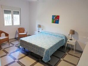 3 bedrooms, WiFi, bed sheets