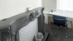 Unclassified image, 3 of 29, button - Room-comfort Room Near Salford Uni- Sams (Salford)