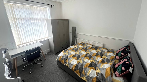 Unclassified image, 1 of 29, button - Room-comfort Room Near Salford Uni- Sams (Salford)