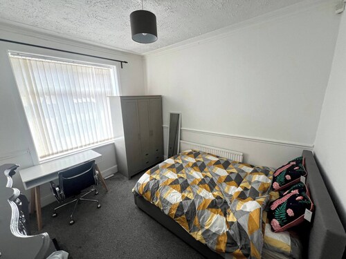 Room-comfort Room Near Salford Uni- Sams