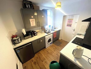 Shared Dormitory, 1 Bedroom, Smoking, Balcony | Private kitchen