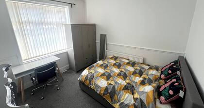 Room-comfort Room Near Salford Uni- Sams