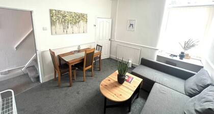 Room-comfort Room Near Salford Uni- Sams