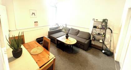 Room-comfort Room Near Salford Uni- Sams