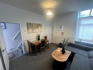 Shared Dormitory, 1 Bedroom, Smoking, Balcony | Dining room